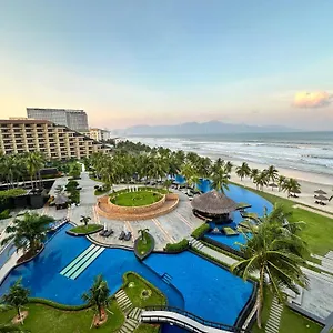 Crowne Plaza & Station touristique